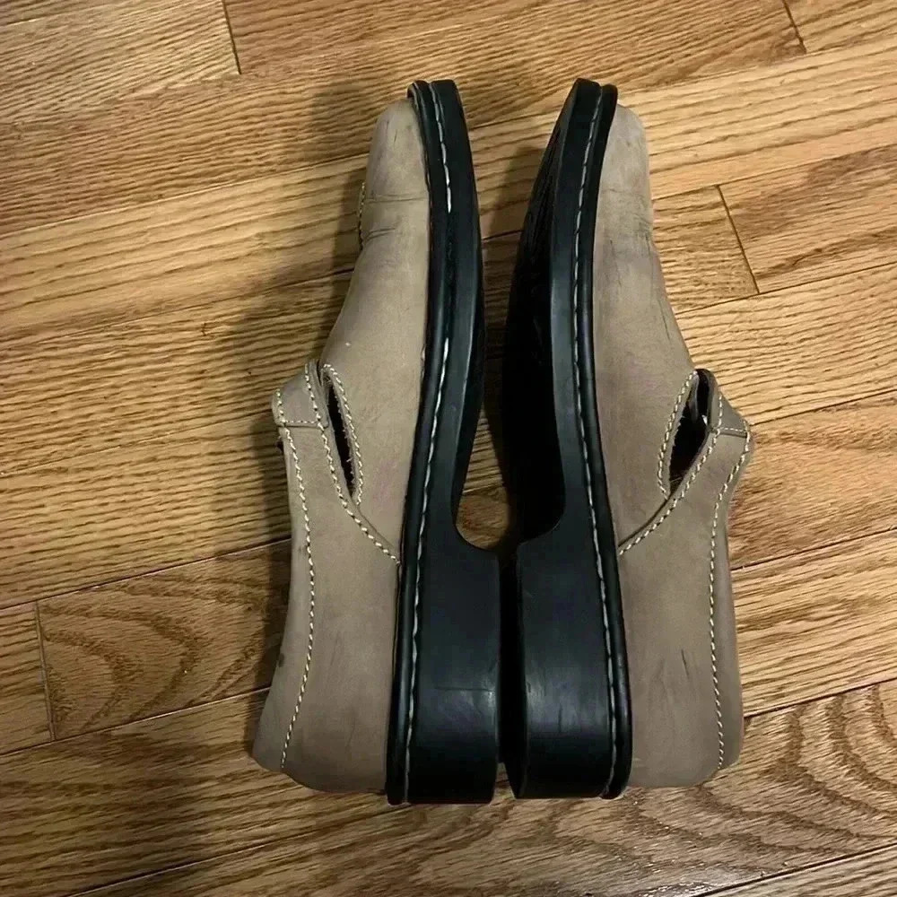 [8.5 US] Clarks Women's Leather Loafers Brown/Sand  Side Buckle Made in Brazil - Picture 2 of 7